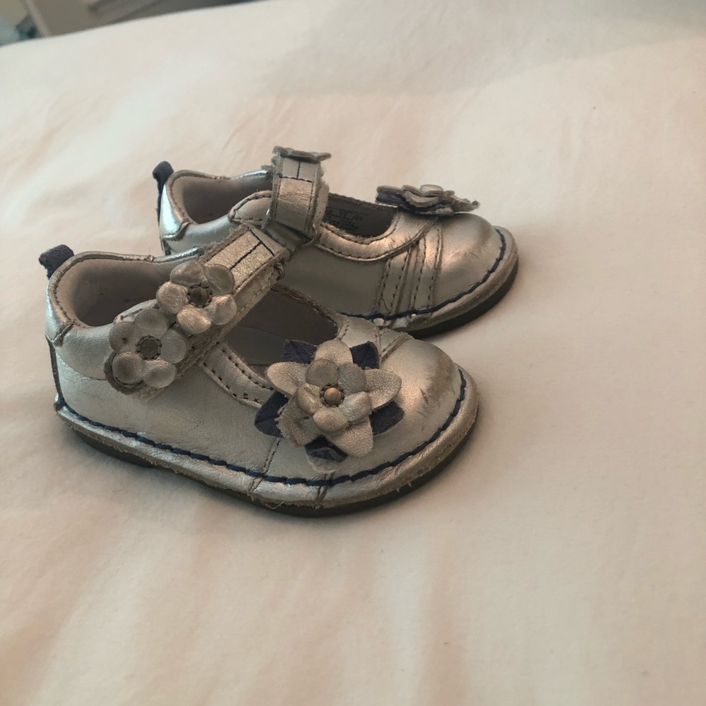 Stride Rite silver flowered Mary Janes